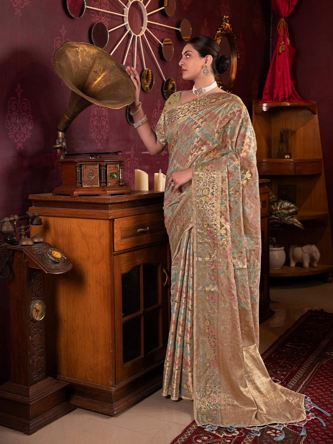 

ALAGINI Woven Design Zari Organza Saree, Grey