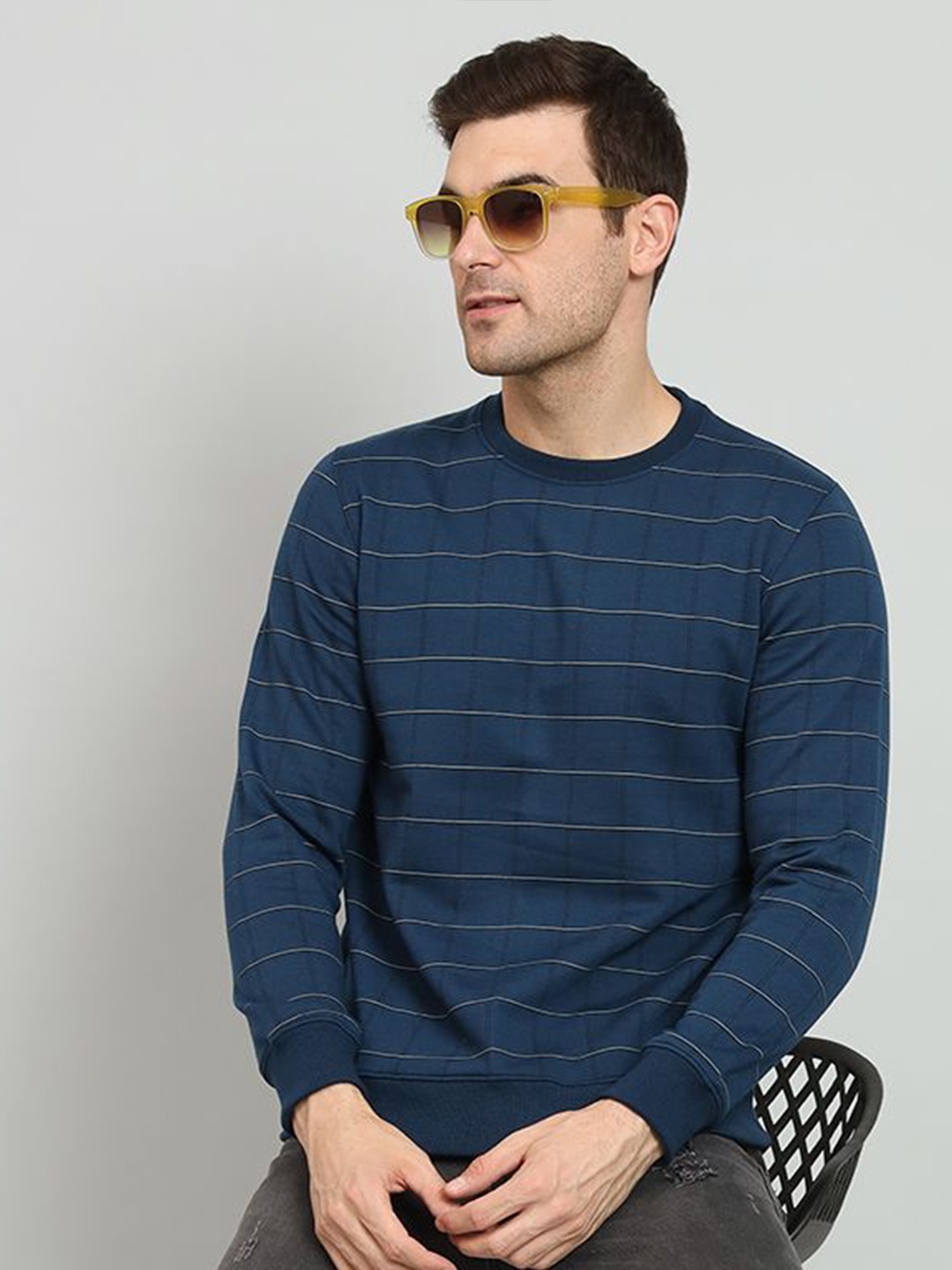 

OGEN Men Striped Sweatshirt, Blue