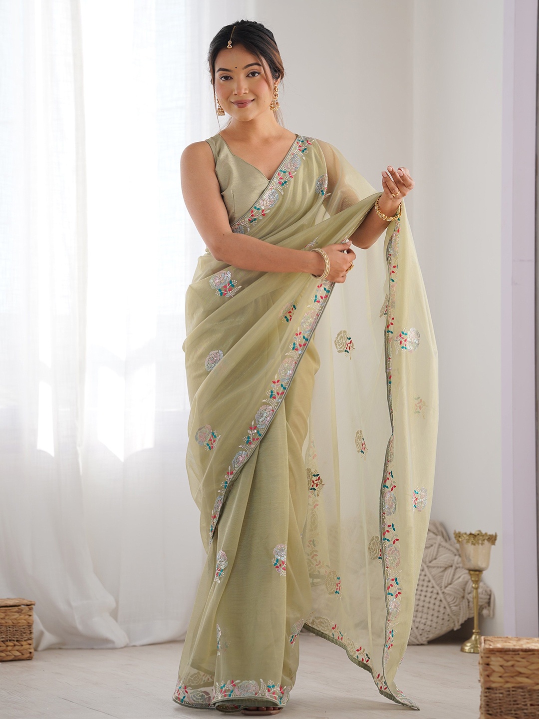 

Moda Rapido Floral Embroidered Pure Georgette Saree, Green