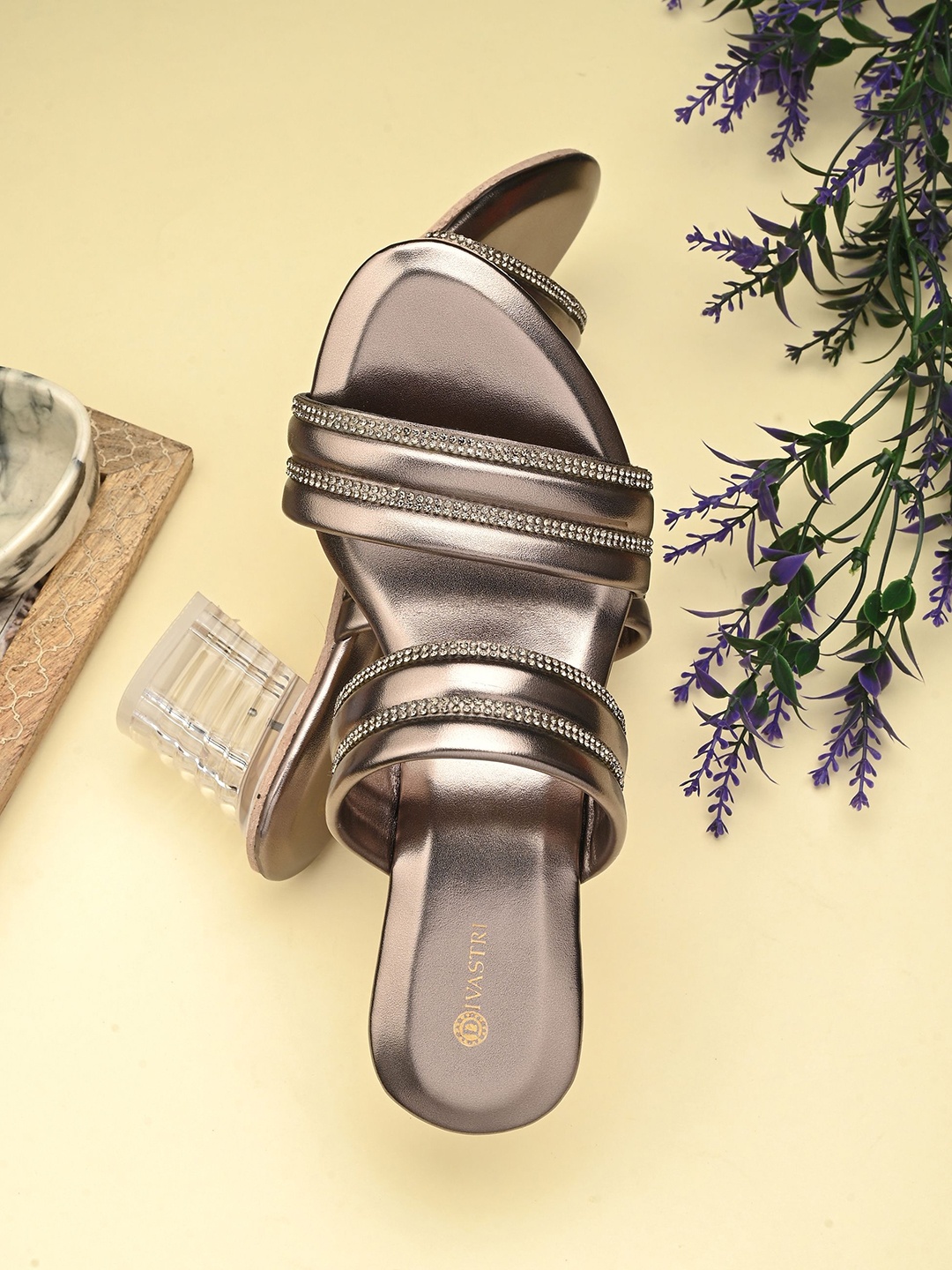 

DIVASTRI Women Embellished Block Sandals, Silver
