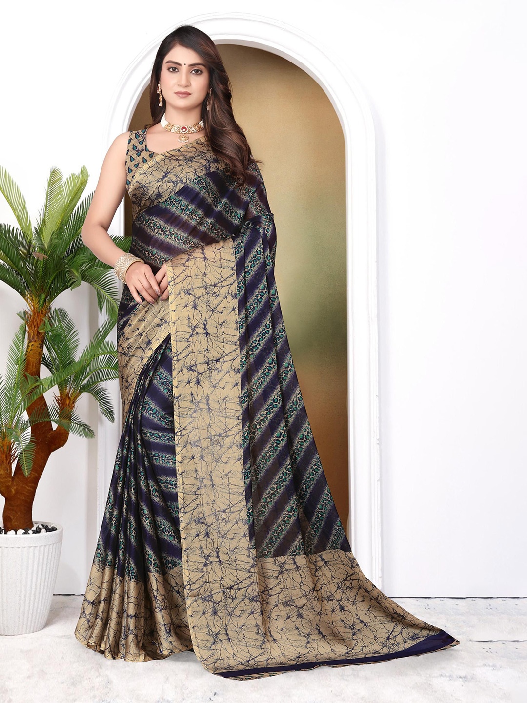 

SUPERLAXMI Printed Pure Chiffon Saree, Navy blue