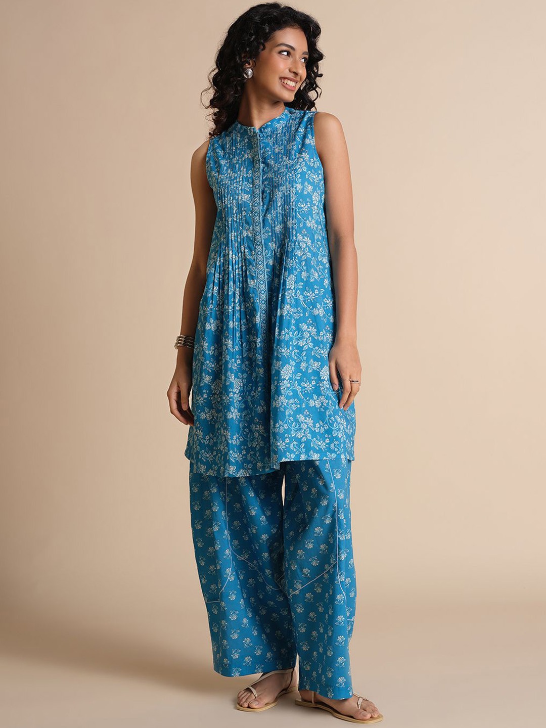 

Global Desi Floral Printed Mandarin Collar Pure Cotton Straight Kurta with Palazzos, Blue