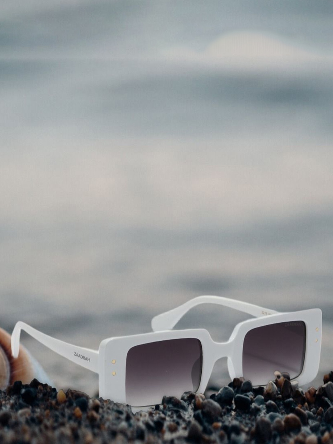 

ZAADRAN Unisex Rectangle Sunglasses with Polarised and UV Protected Lens LISBON-WHITE, Black