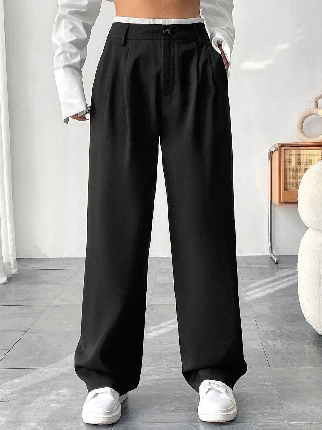 

FNOCKS Women Classic High-Rise Pleated Trousers, Black