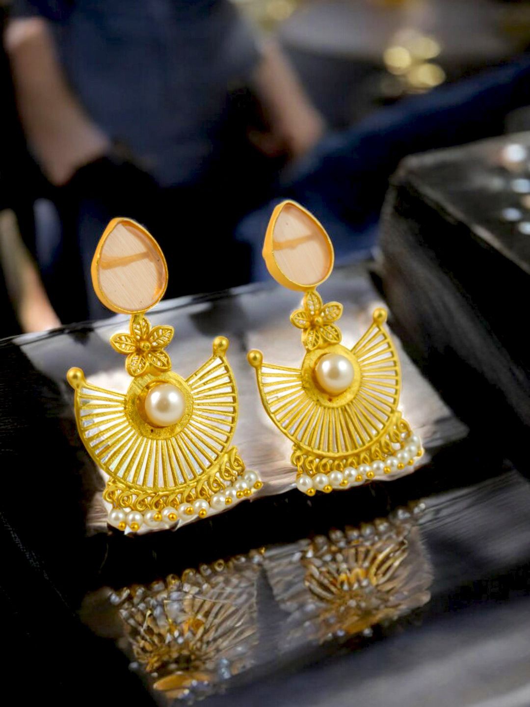 

TISHUL JEWELS Gold-Plated Artificial Stones Studded And Beaded Contemporary Drop Earrings