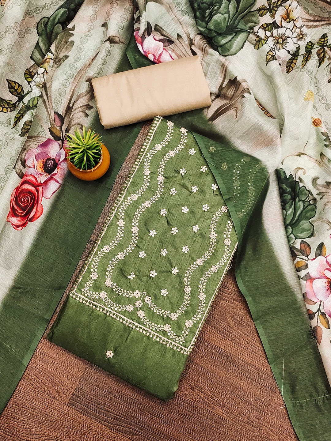 

HERE&NOW Floral Embroidered Sequinned Unstitched Dress Material, Green