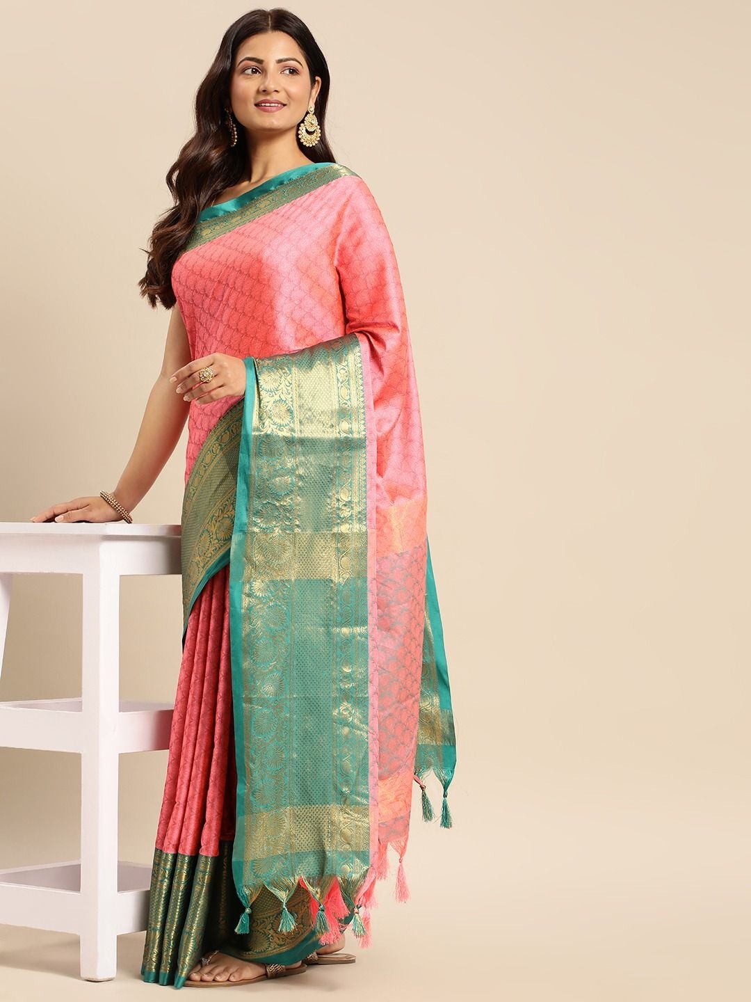 

DIVASTRI Woven Design Zari Saree With Unstitched Blouse Piece, Pink