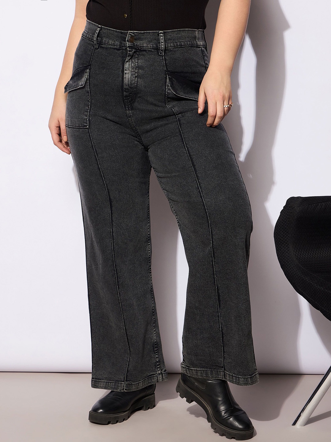 

SASSAFRAS Curve Women Straight Fit Acid Wash Stretchable Jeans, Black