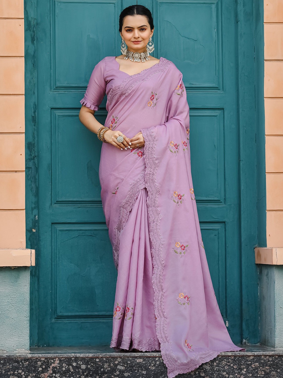 

DIVASTRI Embellished Embroidered Tussar Saree, Purple