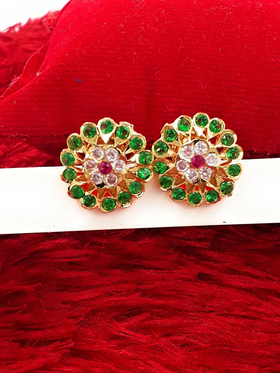 

Anujeet Fashion Hub Gold Plated Circular Shaped Studs, Green