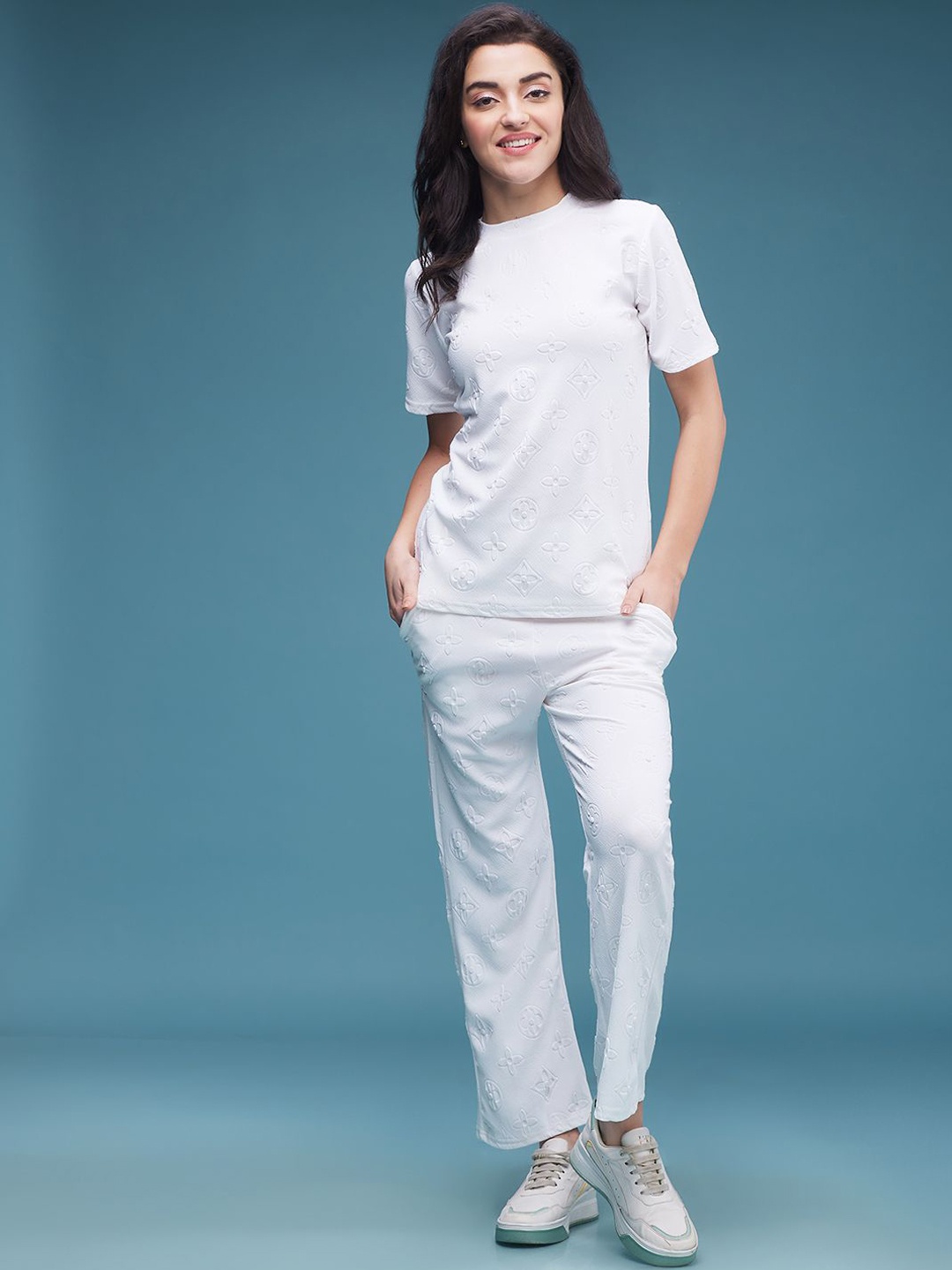 

DressBerry Round Neck T-Shirt With Trousers, White