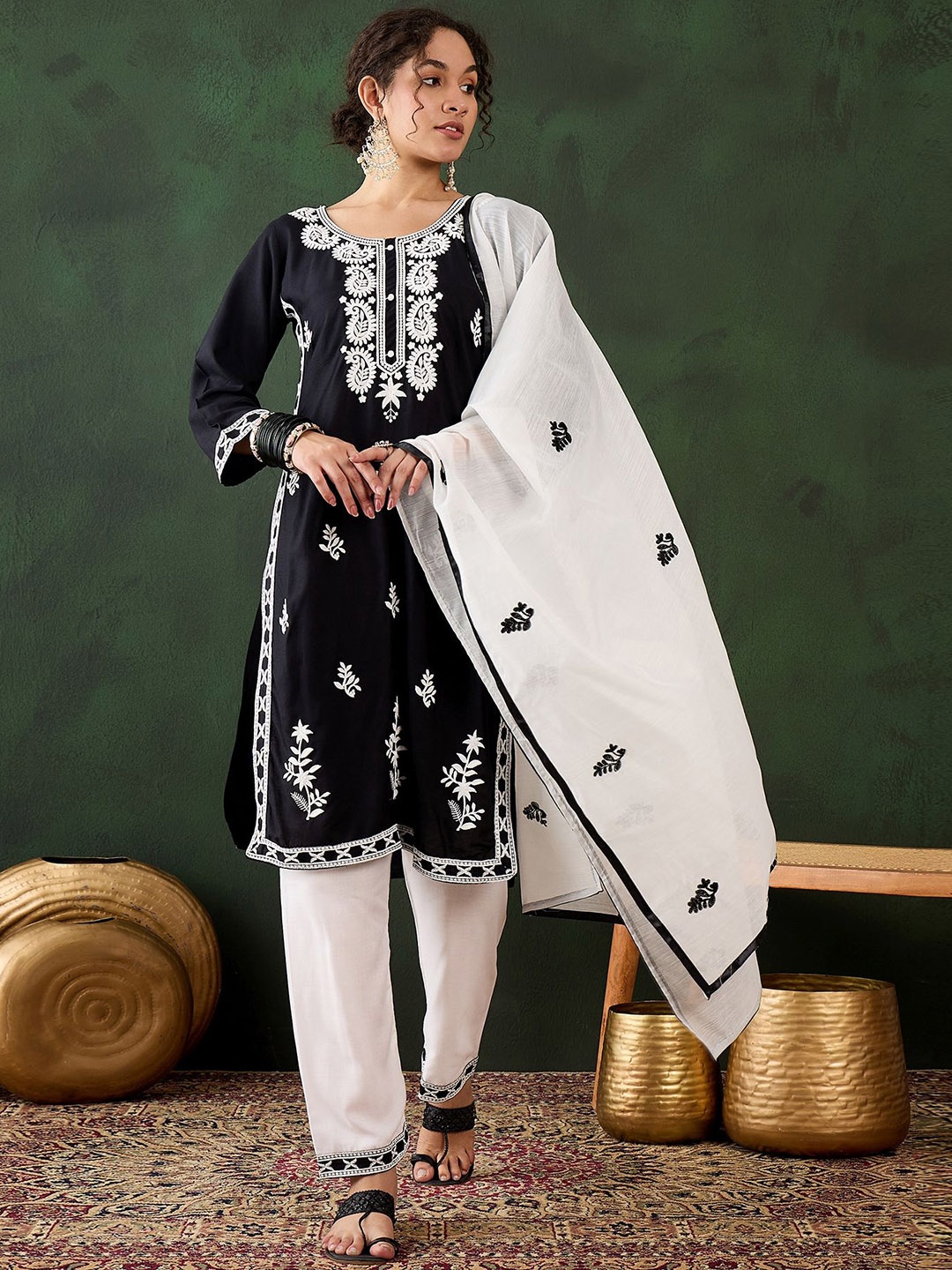 

HERE&NOW Floral Embroidered Straight Thread Work Kurta With Salwar And Dupatta, Black