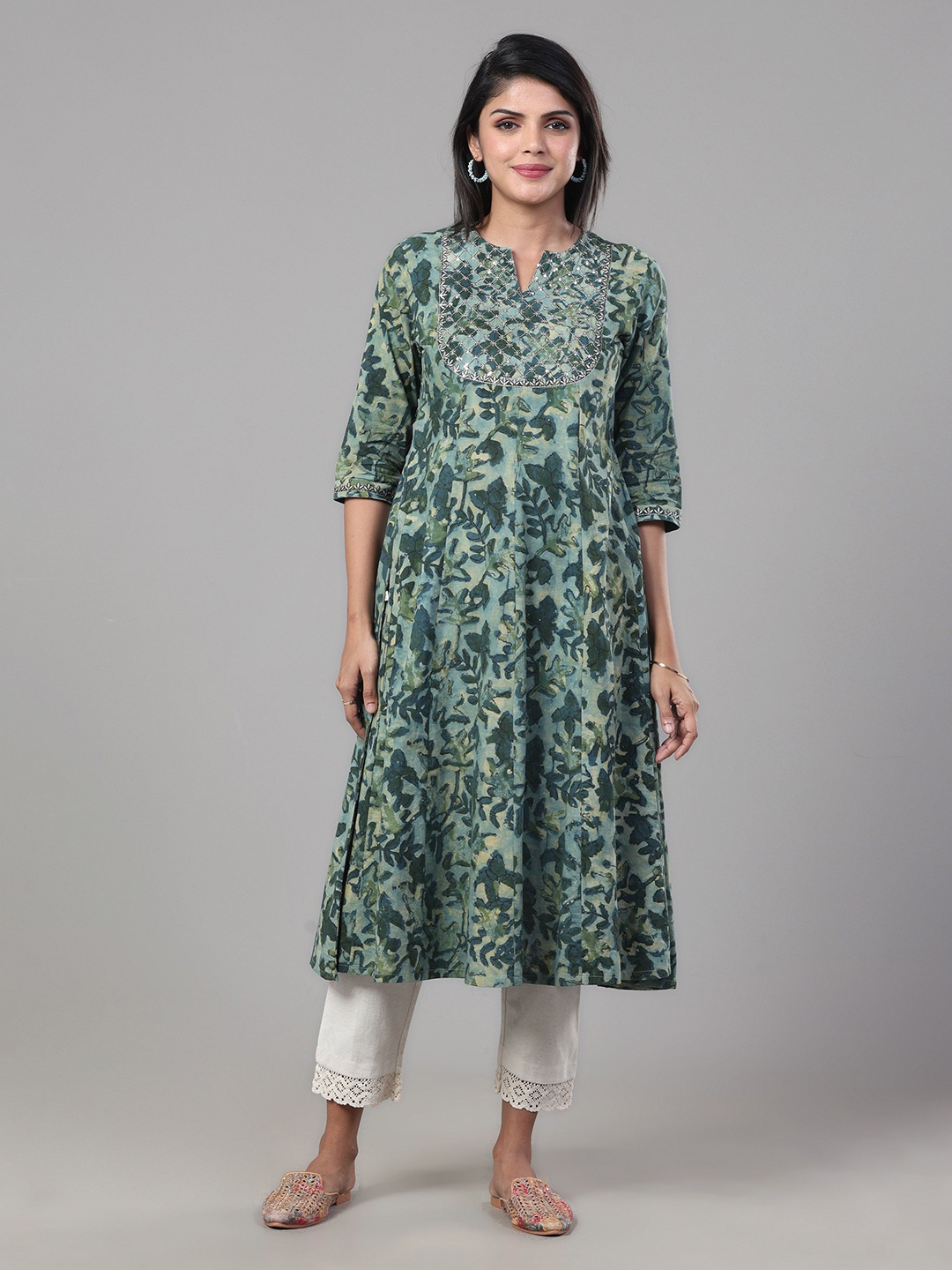 

Vismay Women Floral Printed Anarkali Kurta, Green