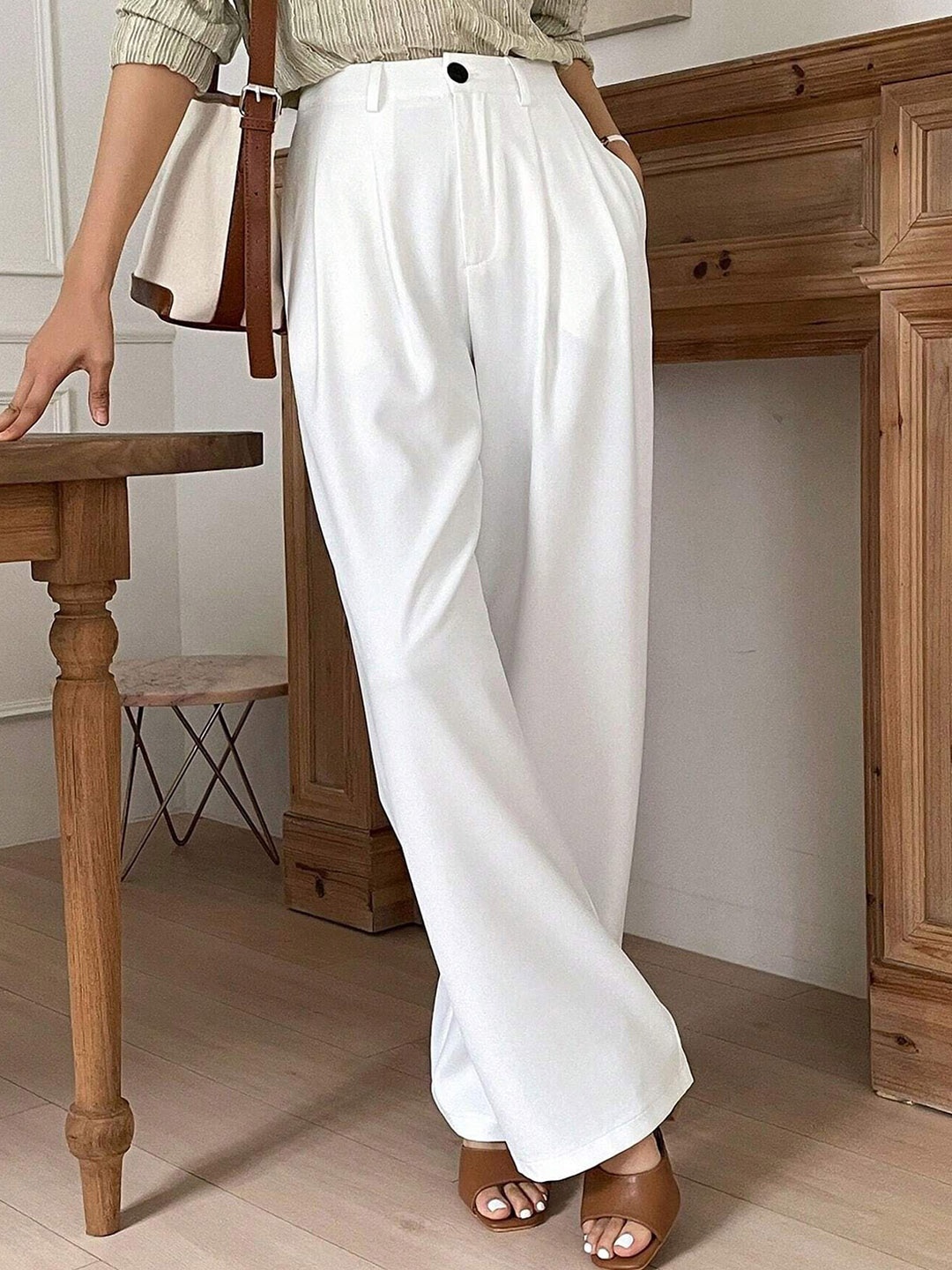

FNOCKS Women Relaxed Straight Leg High-Rise Trousers, White