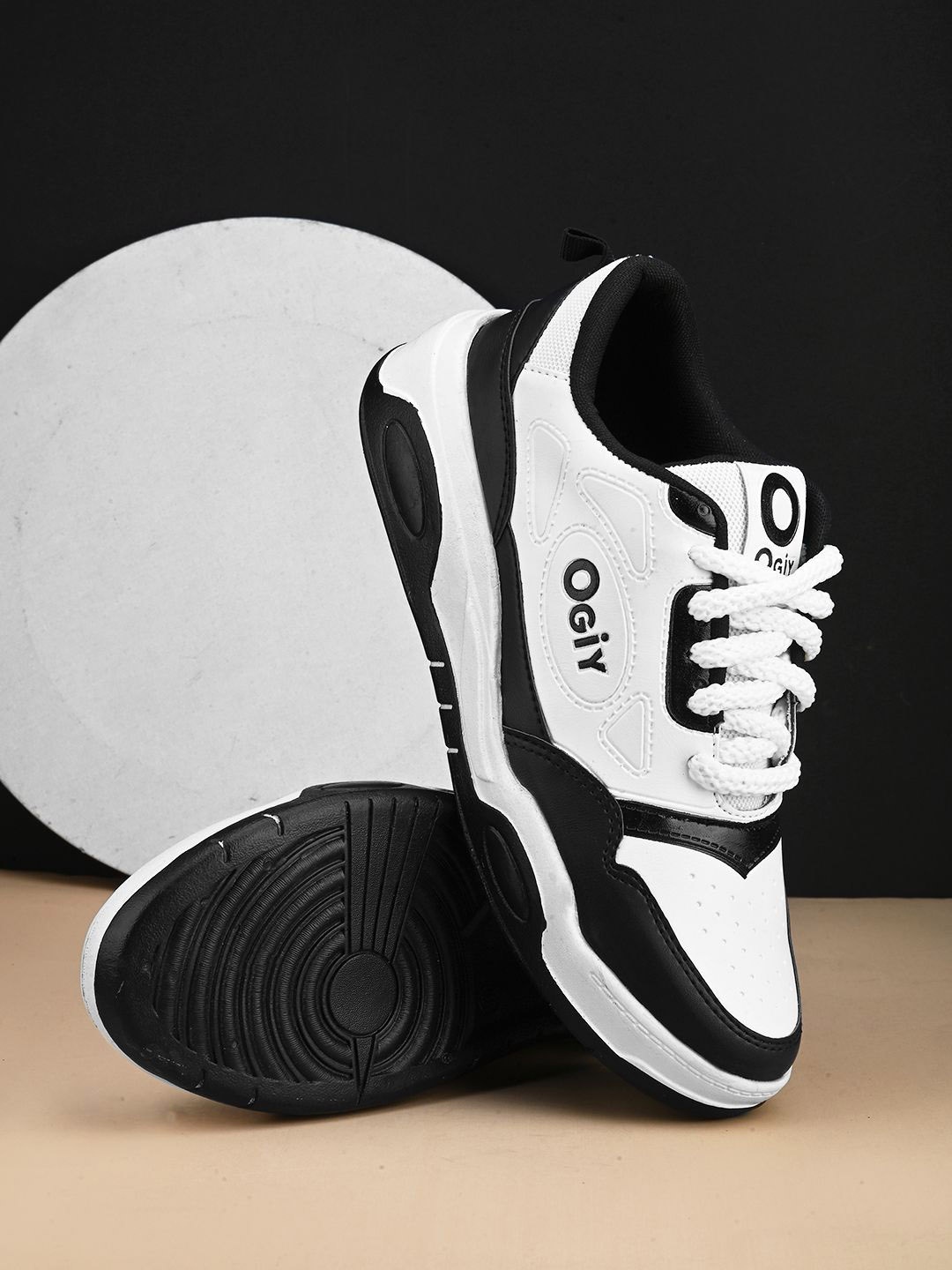 

Peelu Women OGY Colourblocked Sneakers, Black