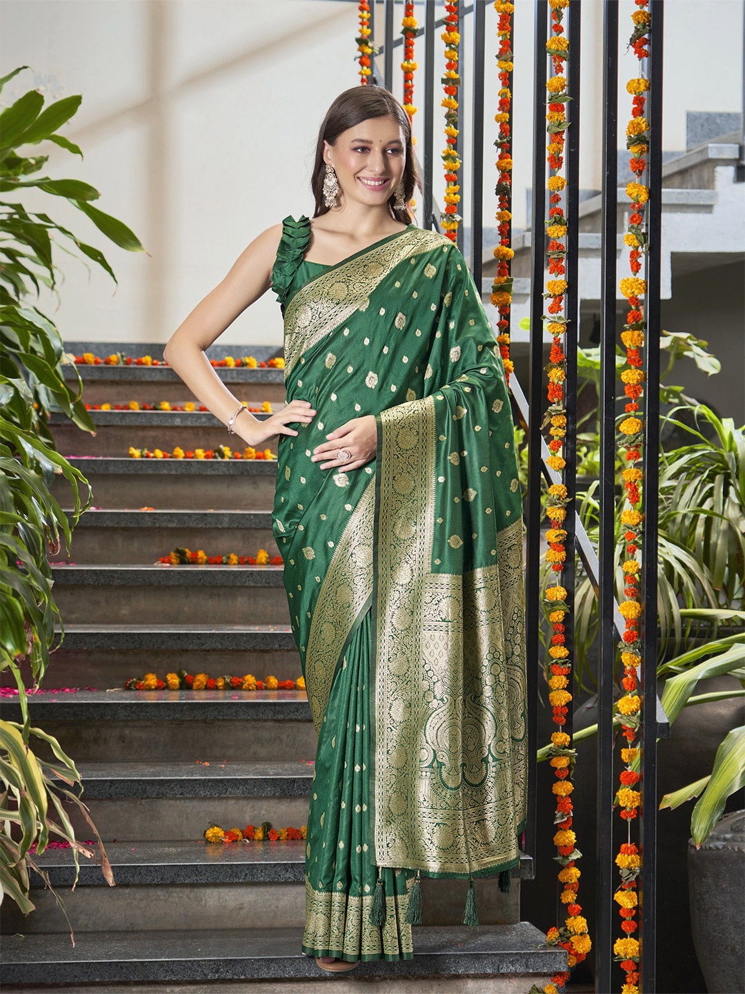 

SAREETHNIC Woven Design Zari Pure Silk Banarasi Saree, Green