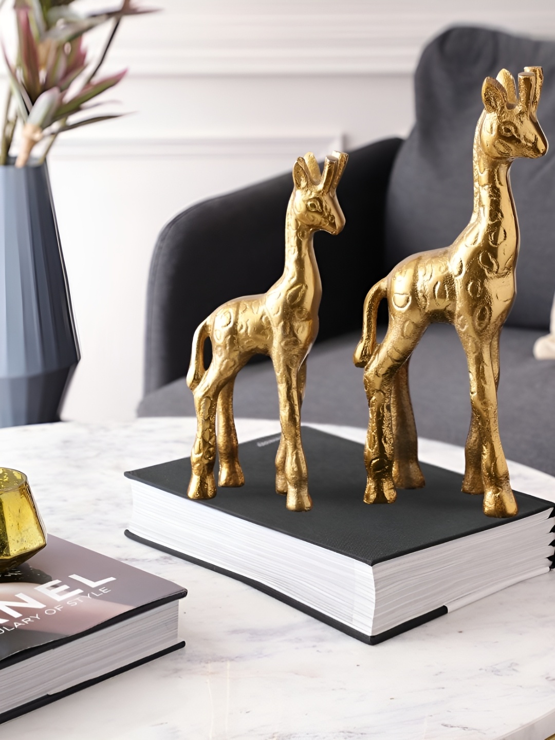 

Sammsara Gold-Toned 2 Pieces Sahara Giraffe Birds And Animals Figurine Showpiece