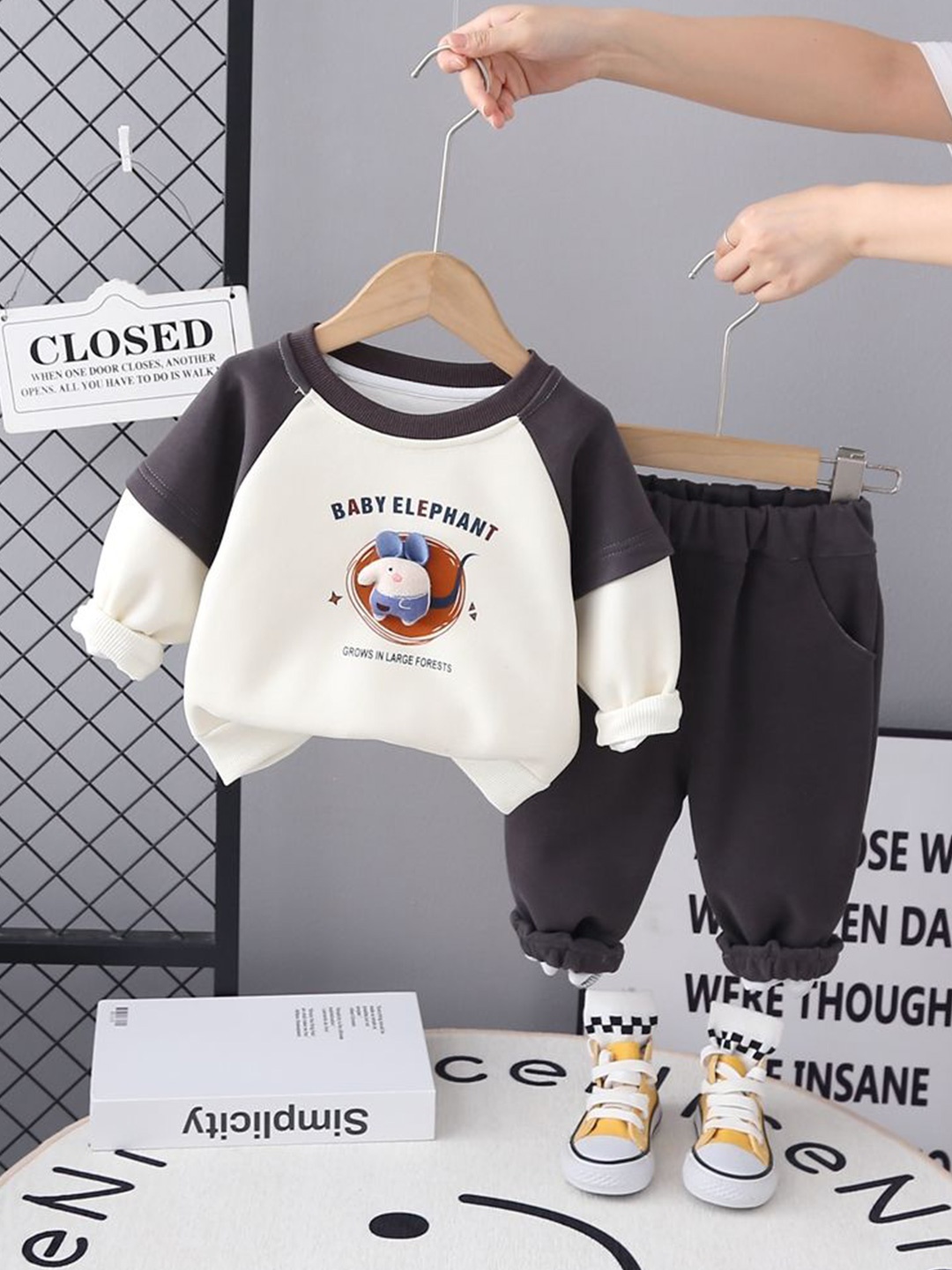 

StyleCast x Revolte Boys Printed Sweatshirt With Trousers, White