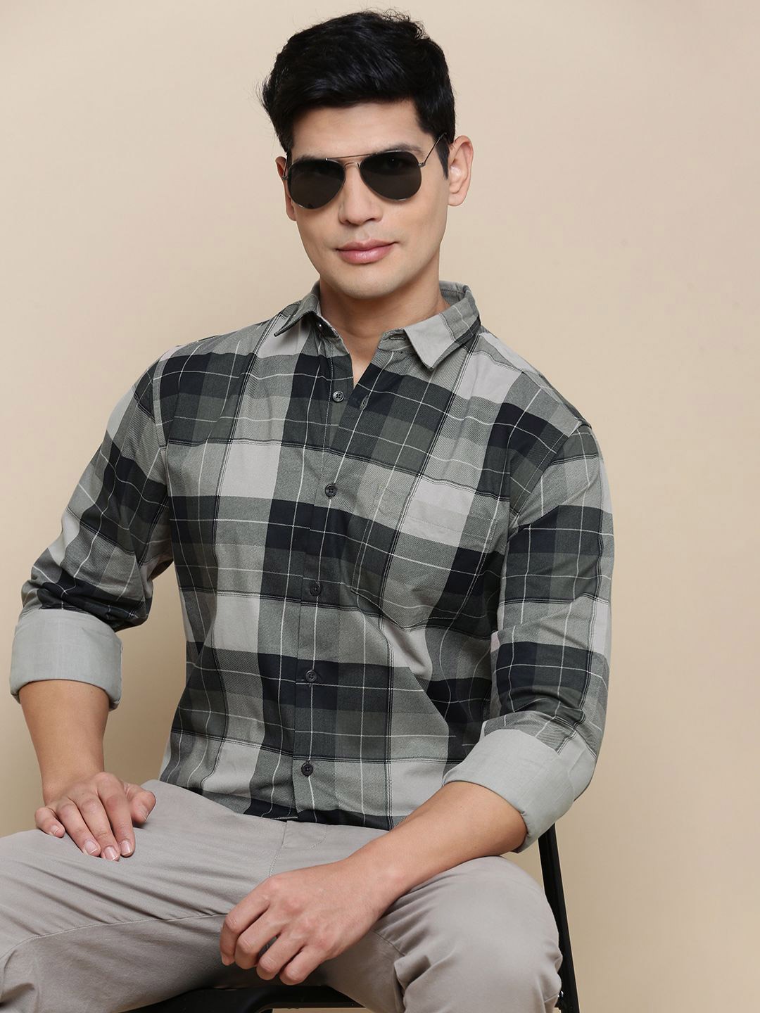

INVICTUS Men Sport Fit Spread Collar Tartan Checked Cotton Casual Shirt, Grey