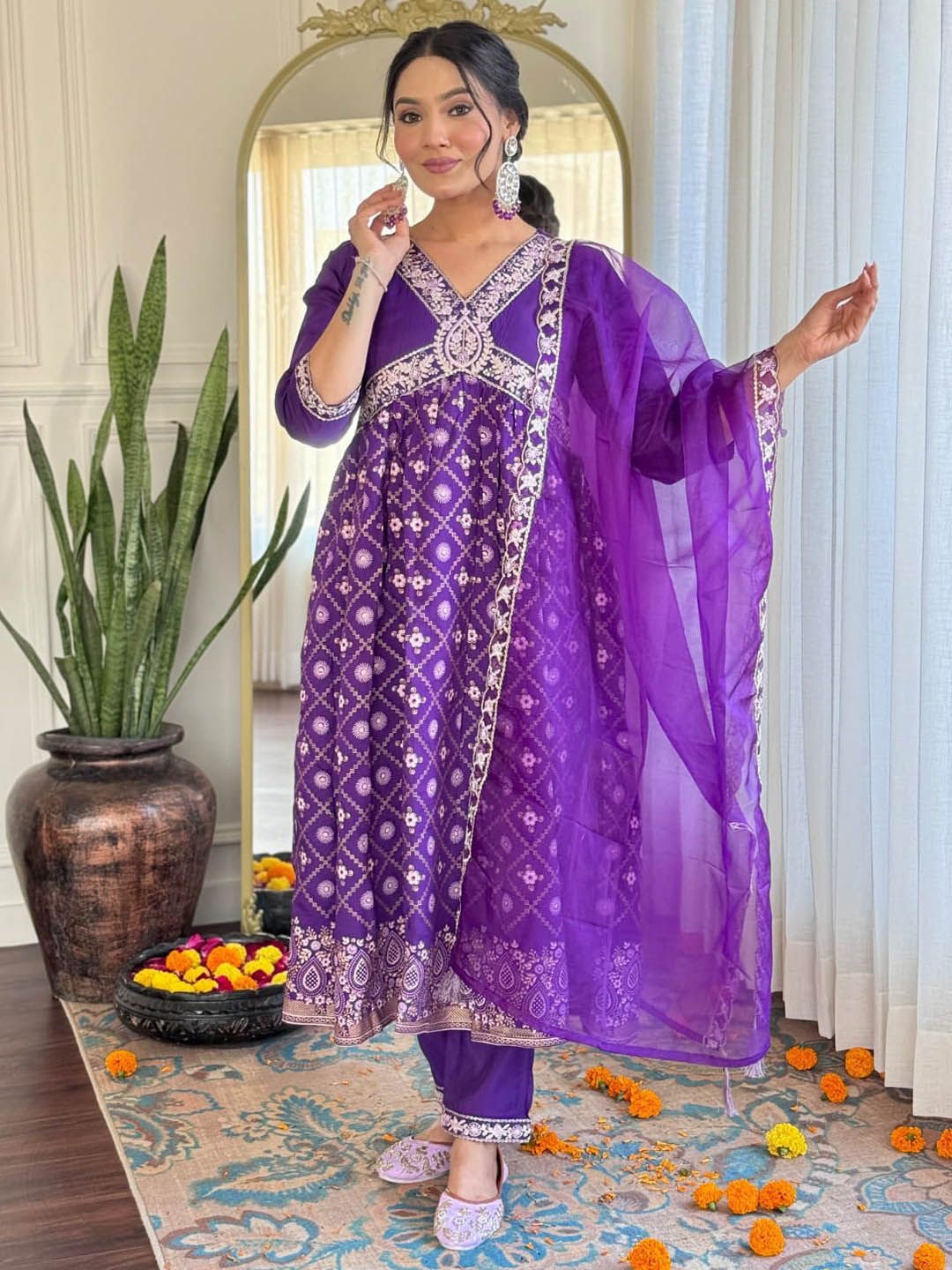 

Lilots Floral Embroidered Chanderi Silk Kurta With Trousers And Dupatta, Violet