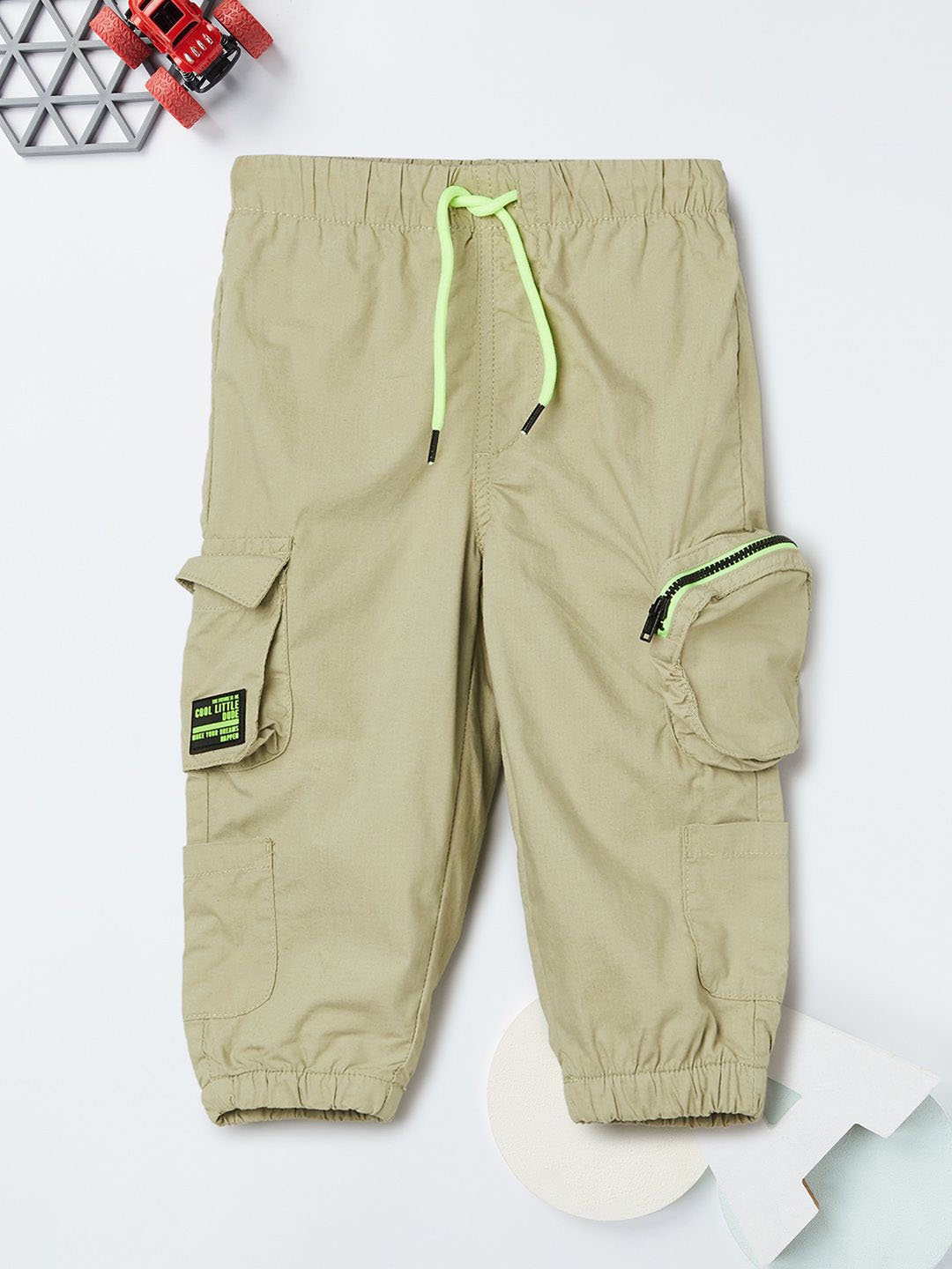 

max Boys Regular Fit Cargos Trousers, Green