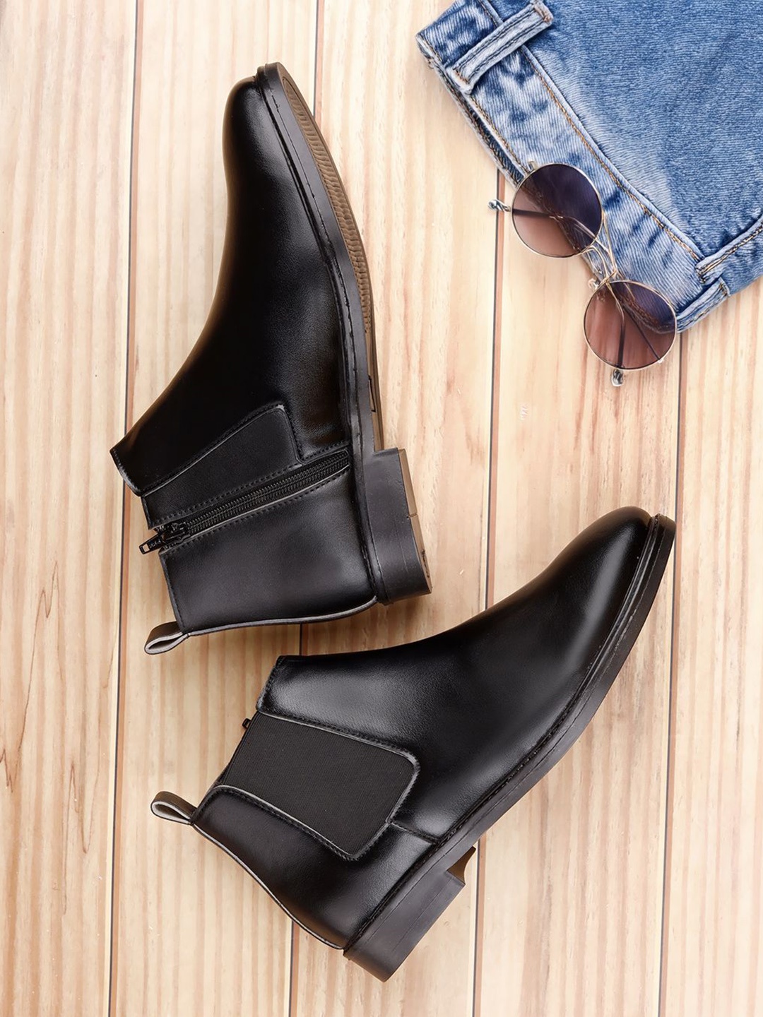 

The Roadster Lifestyle Co Men Casual Chelsea Boots, Black