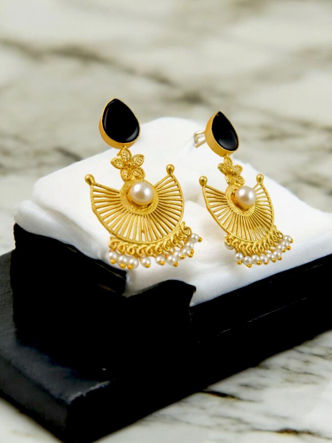 

TISHUL JEWELS Gold-Plated Stones Studded & Beaded Contemporary Shaped Drop Earrings