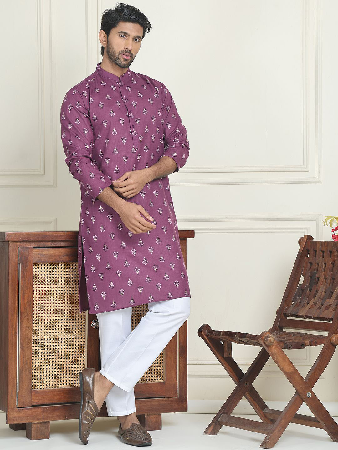 

Anouk Men Floral Printed Mandarin Collar Kurta with Trousers, Purple