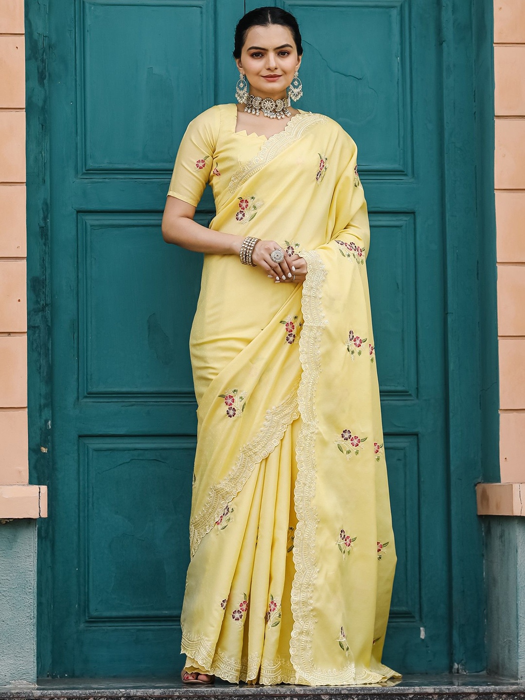 

DIVASTRI Floral Embroidered Tussar Saree, Yellow