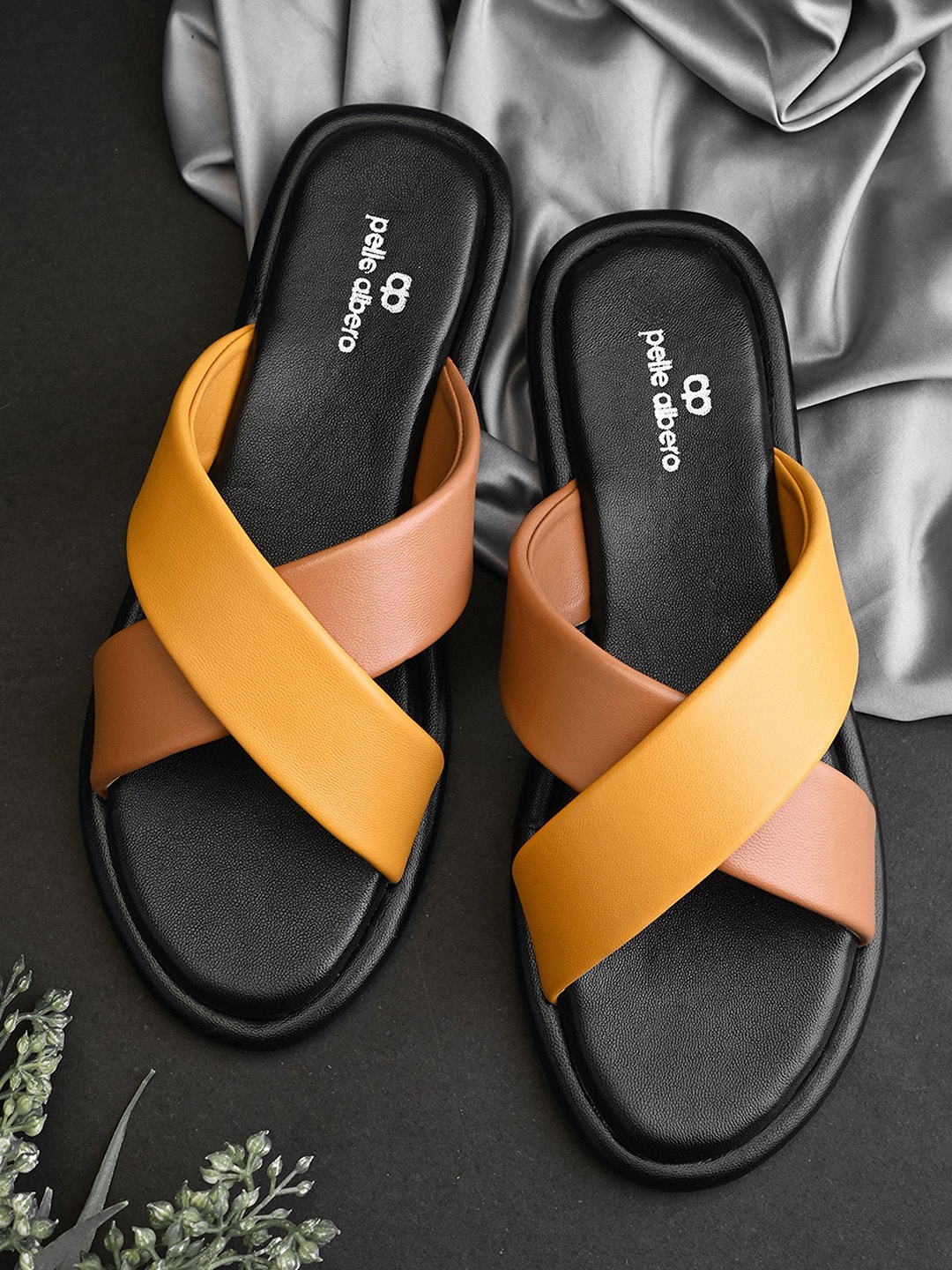 

pelle albero Women Open Toe Flats, Yellow