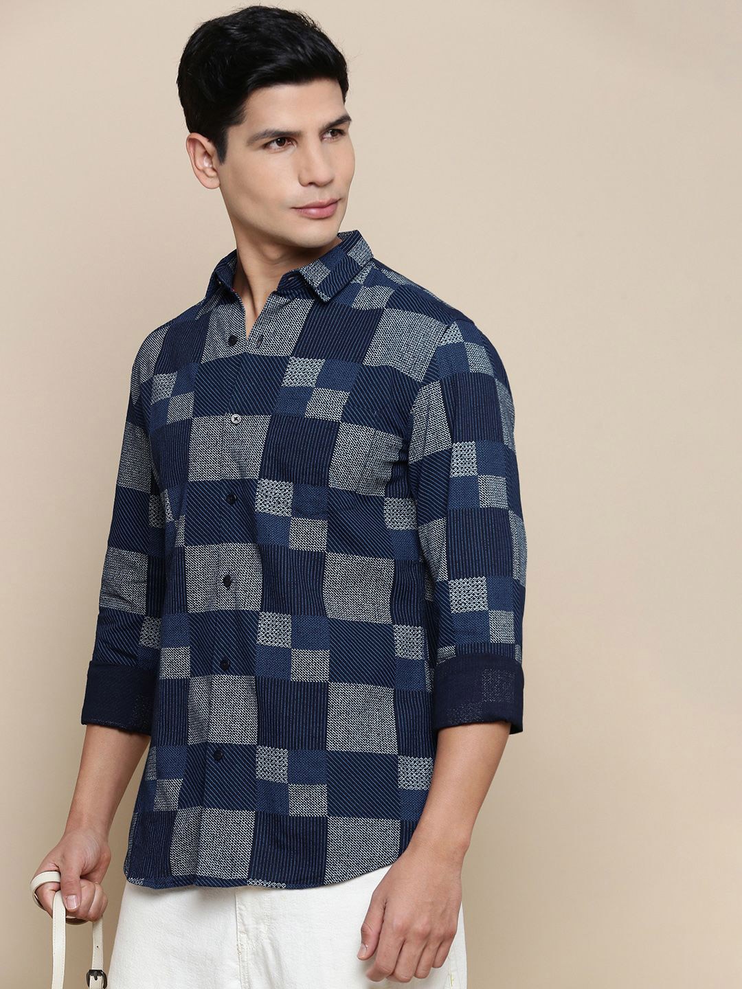 

INVICTUS Men Sport Fit Spread Collar Checked Cotton Casual Shirt, Navy blue