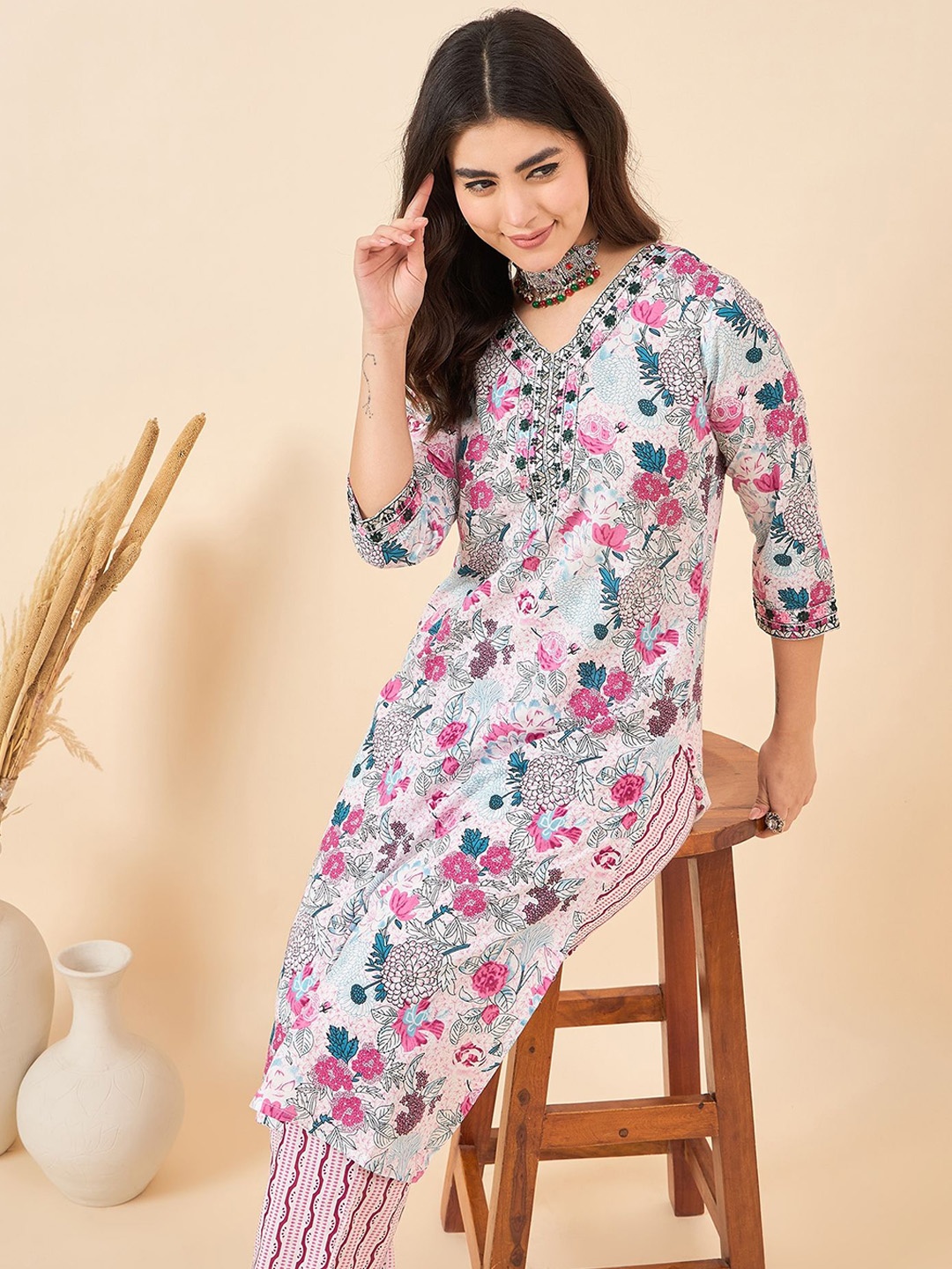 

Anouk White Floral Printed V-Neck Pure Cotton Kurta With Trouser