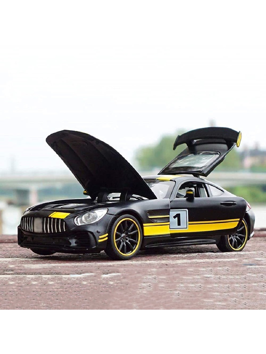

UKAXA Kids 132 Die Cast Metal Model AMG GTR Toy Car Pullback Openable Door Sound & Light, Yellow