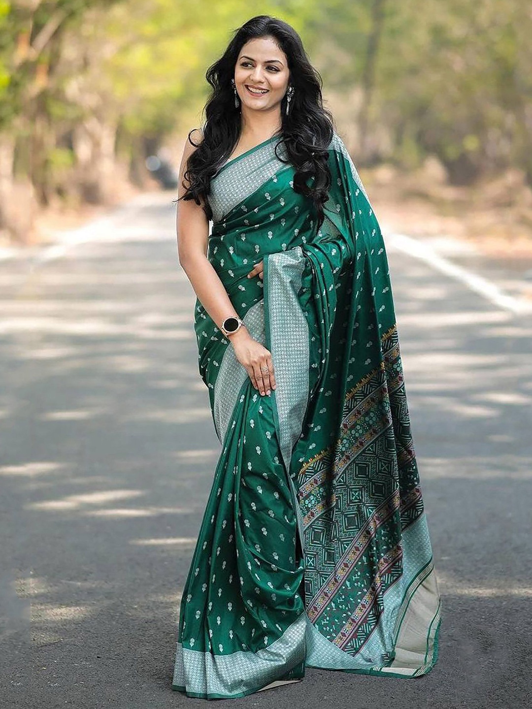 

Anjaneya Sarees Woven Design Zari Silk Blend Banarasi Saree, Green