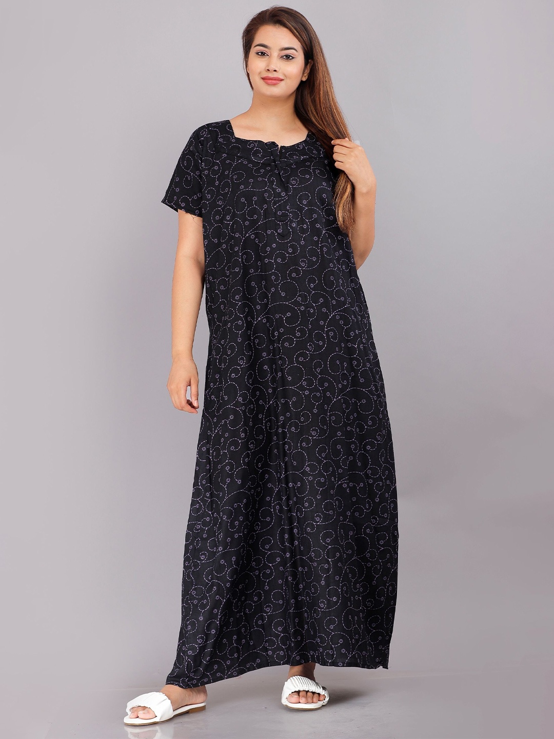 

PR PINK ROYAL Women Printed Pure Cotton Maxi Nightdress, Black