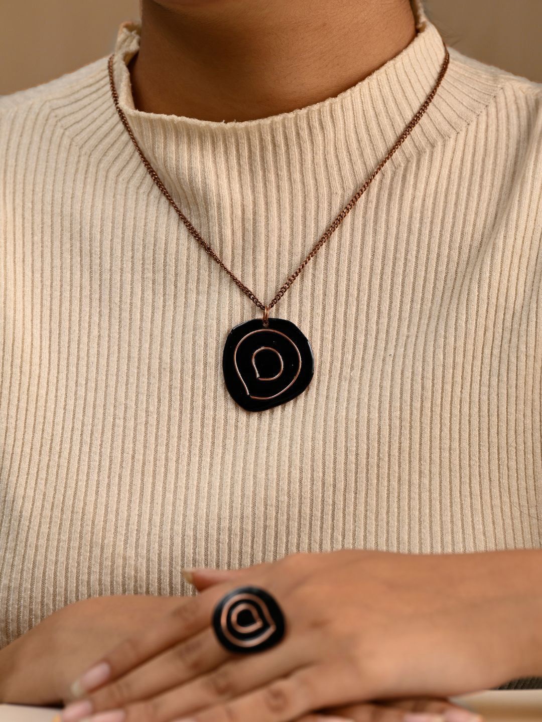 

Ekibeki Circular Shaped Pendant with Chain, Black