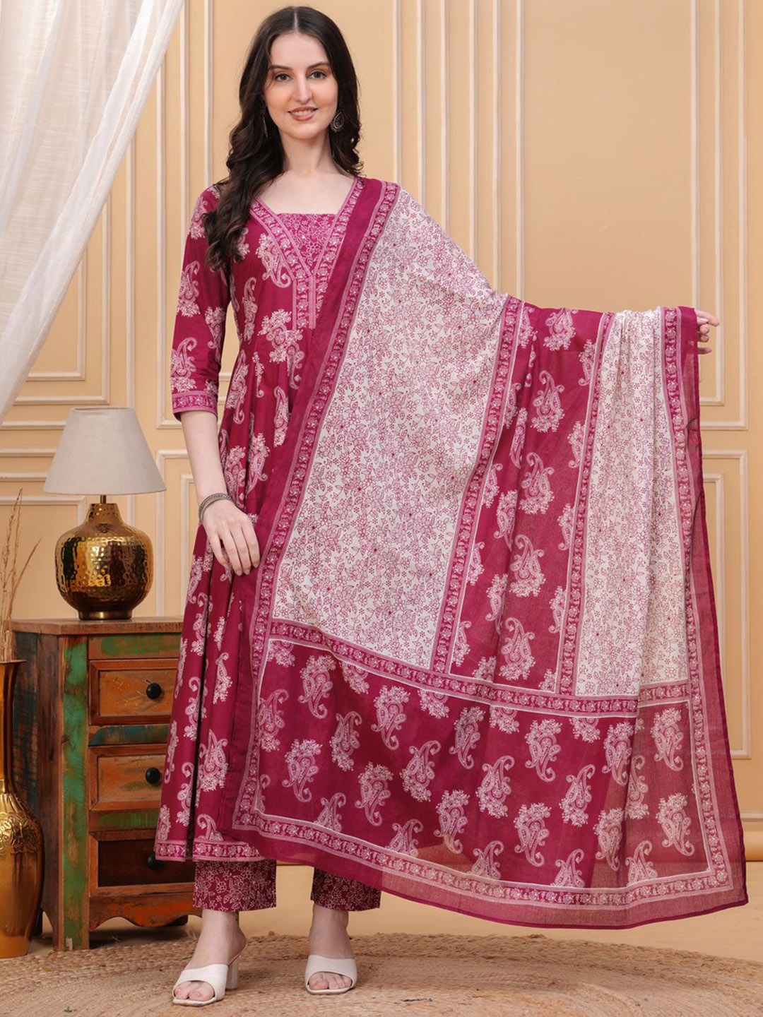 

Da Vastraagaar Paisley Printed Pleated Pure Cotton Anarkali Kurta With Trousers & Dupatta, Maroon