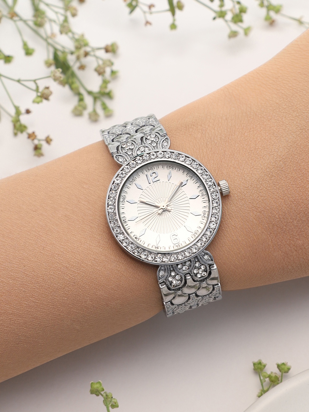 

HAUTE SAUCE by Campus Sutra Women The Reptilia GemRound Watch Metallic SilverAW25_HSWC1256, Silver