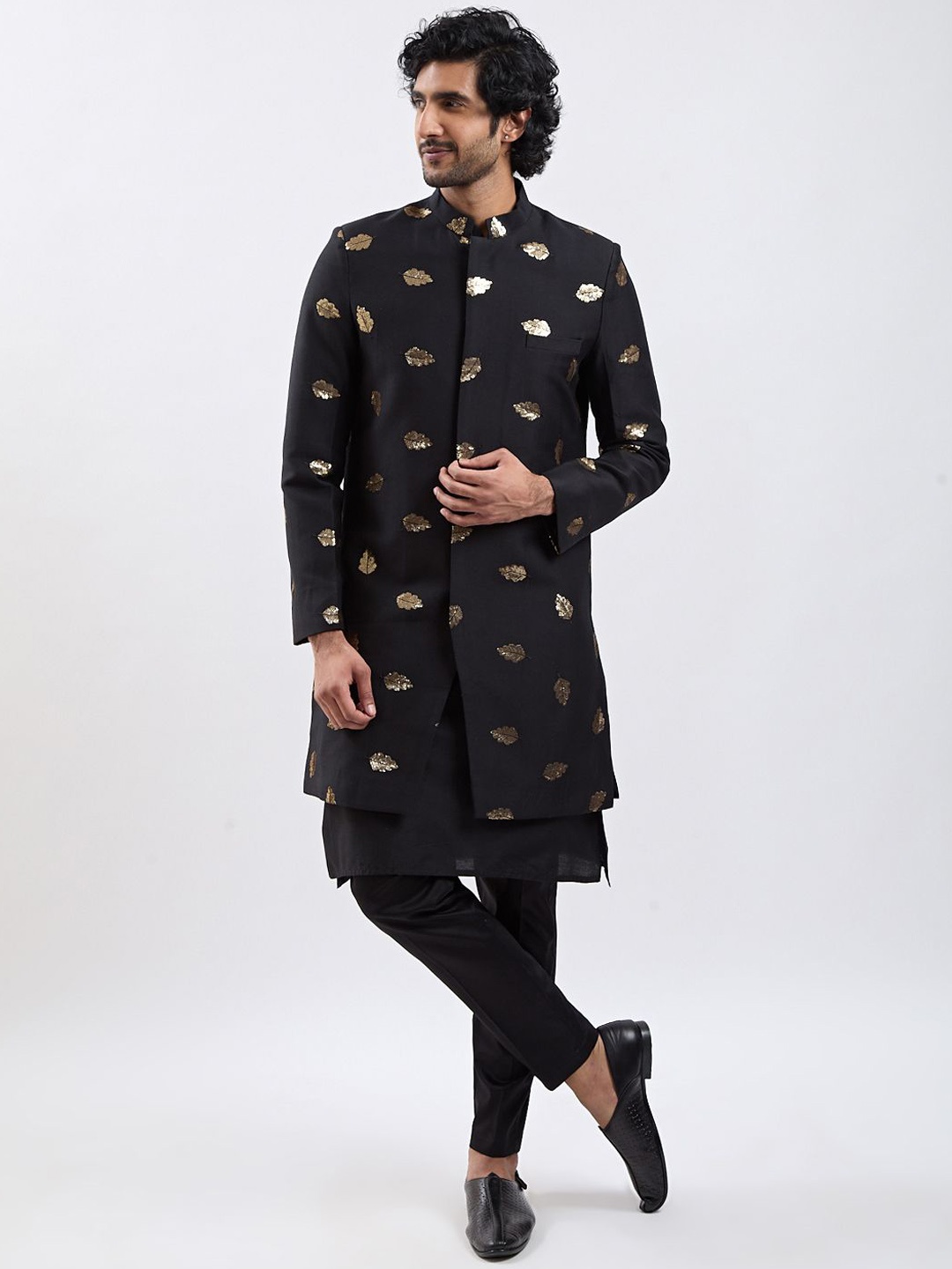 

Vastramay Men Leaf Sequinned Work Sherwani Over Solid Kurta Pyjama Set, Black
