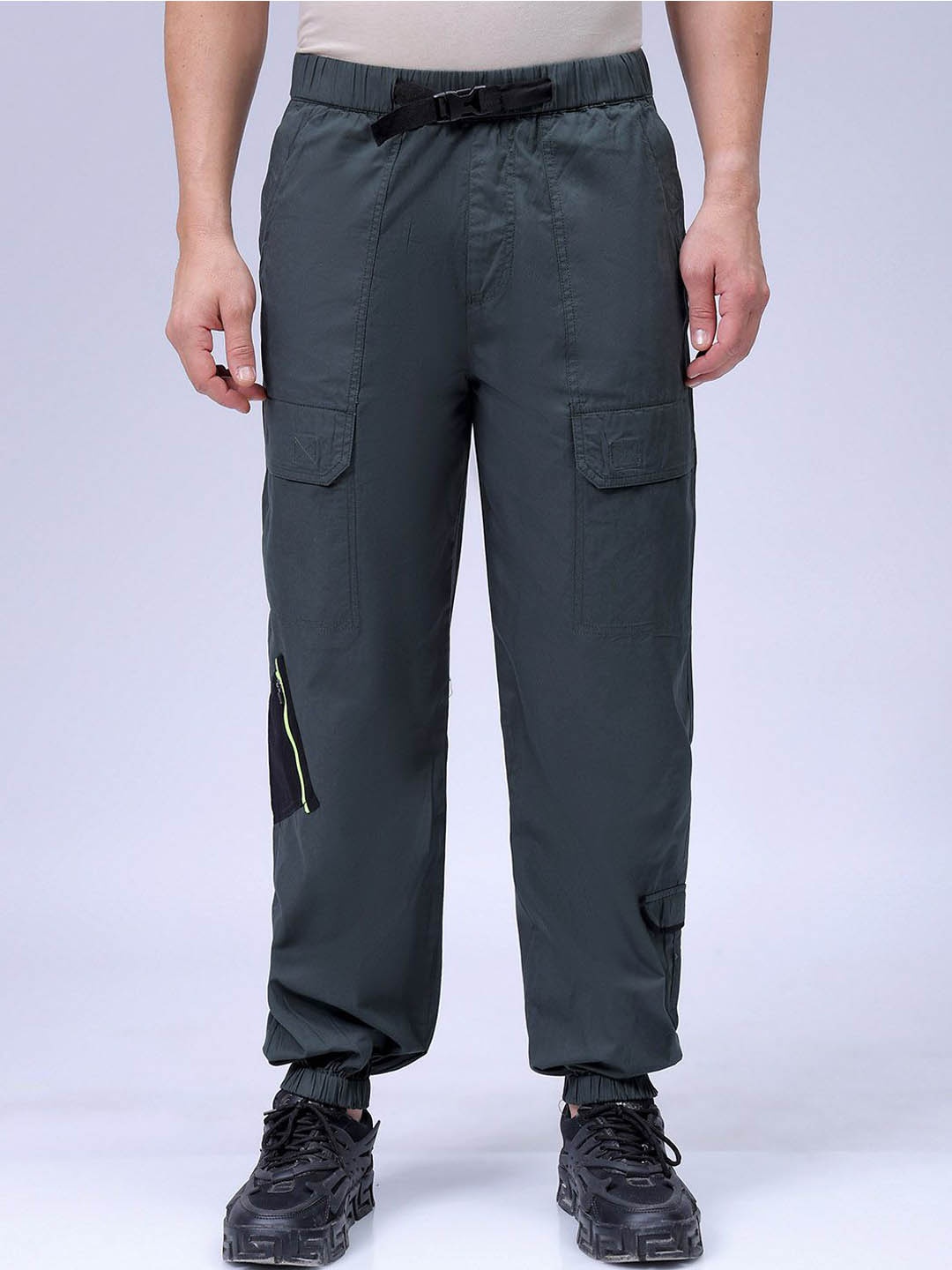 

The Indian Garage Co Men Loose Fit Pure Cotton Mid-Rise Jogger, Charcoal