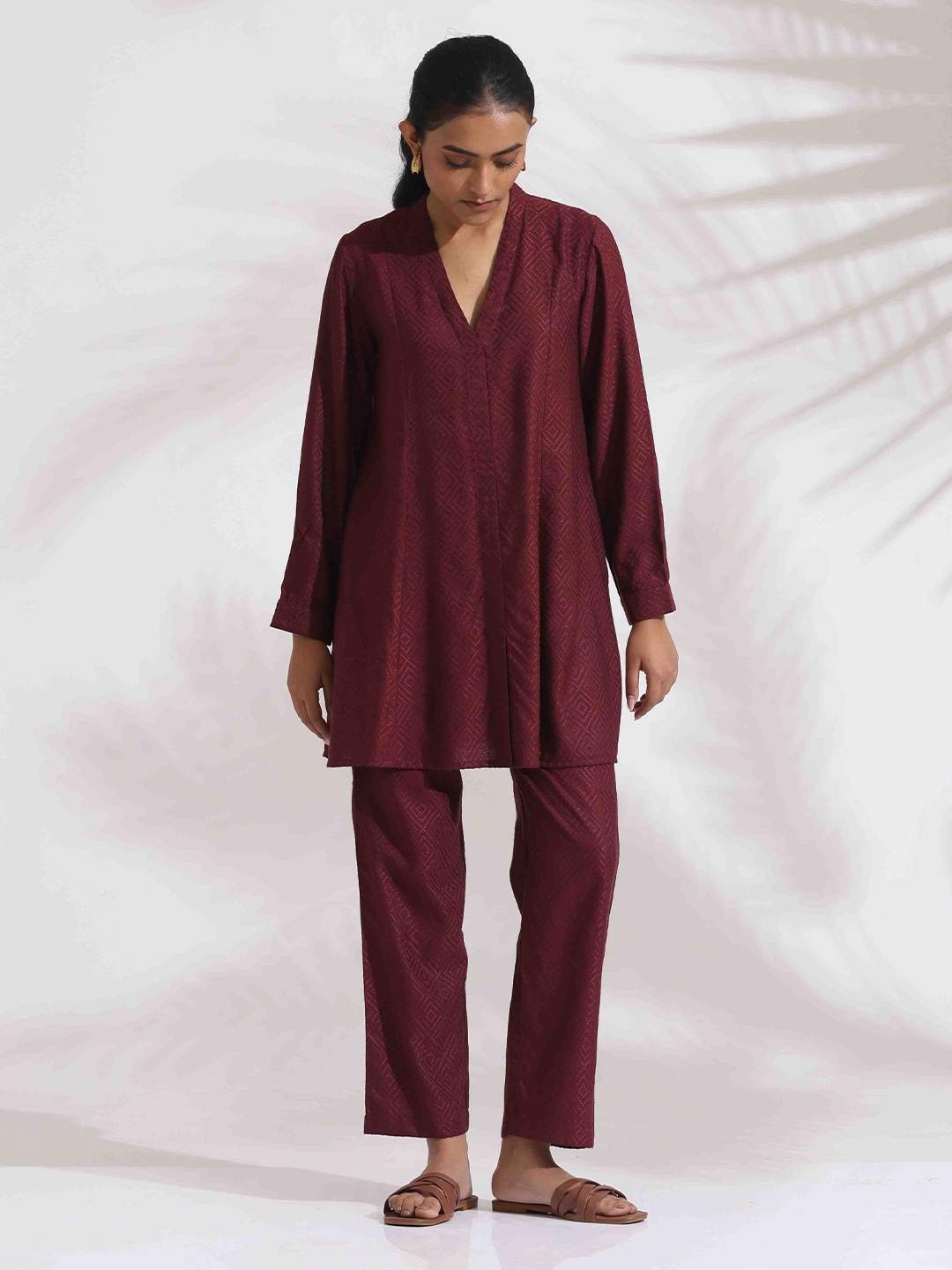 

trueBrowns V-Neck Top With Trousers, Maroon