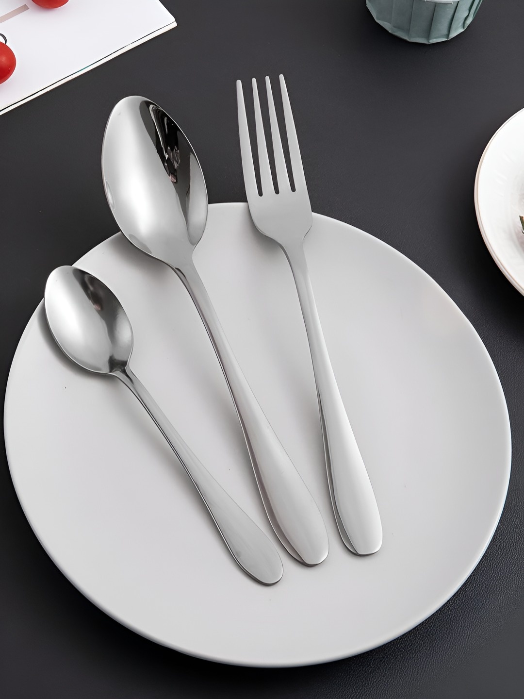 

HOKIPO Silver-Toned 18 Pieces Mirror Finish Stainless Steel Cutlery Set With Gift box