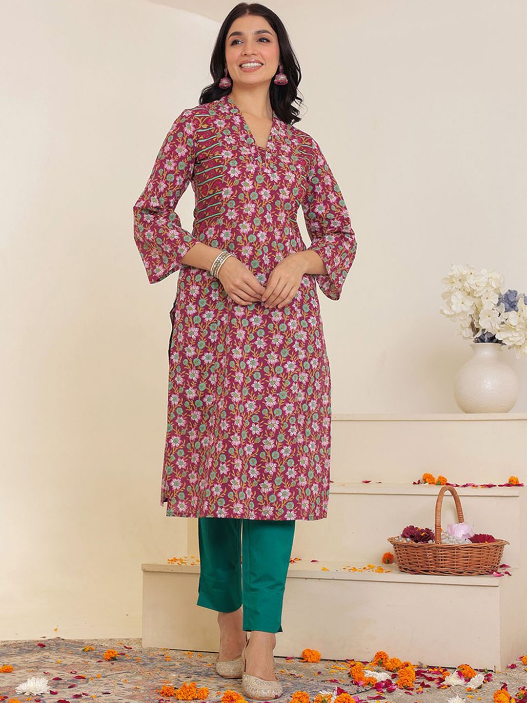 

GULAB CHAND TRENDS Floral Printed Cotton Straight Kurta, Violet