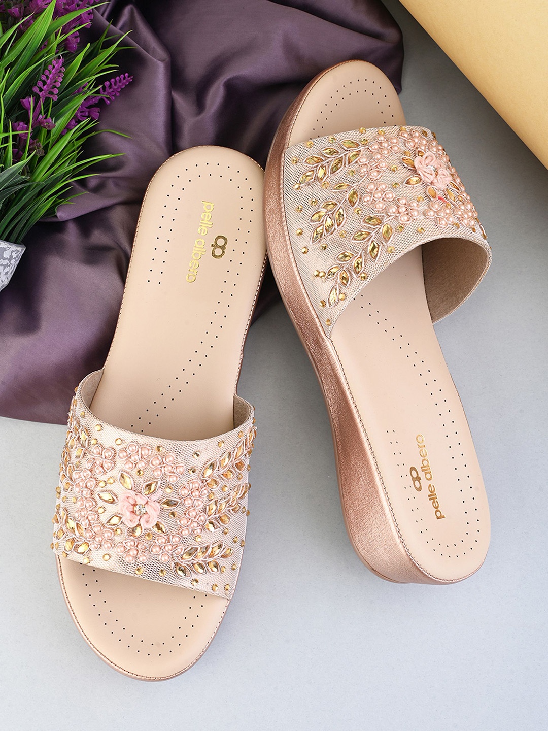 

pelle albero Women Embellished Party Open Toe Flats, Rose