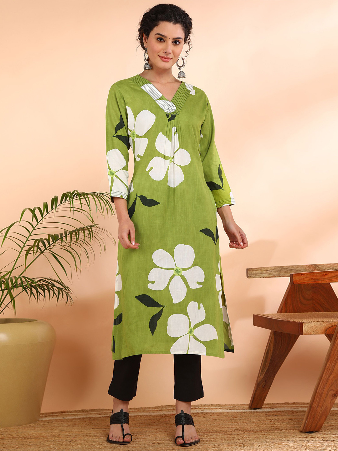

Maaesa Women Floral Printed Thread Work Pure Cotton Straight Kurta, Fluorescent green