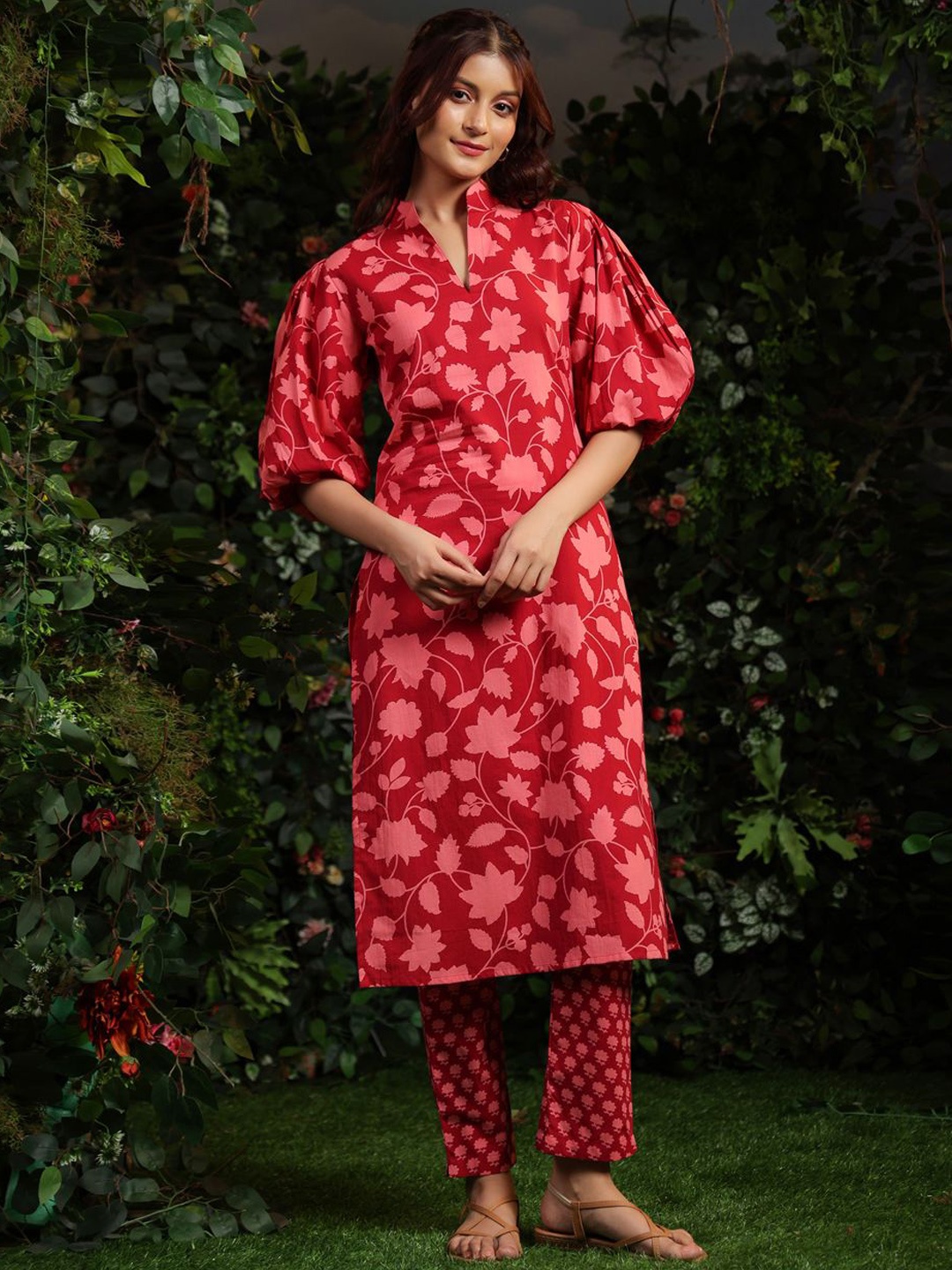 

anayna Women Floral Printed Regular Pure Cotton Kurta with Trousers, Red