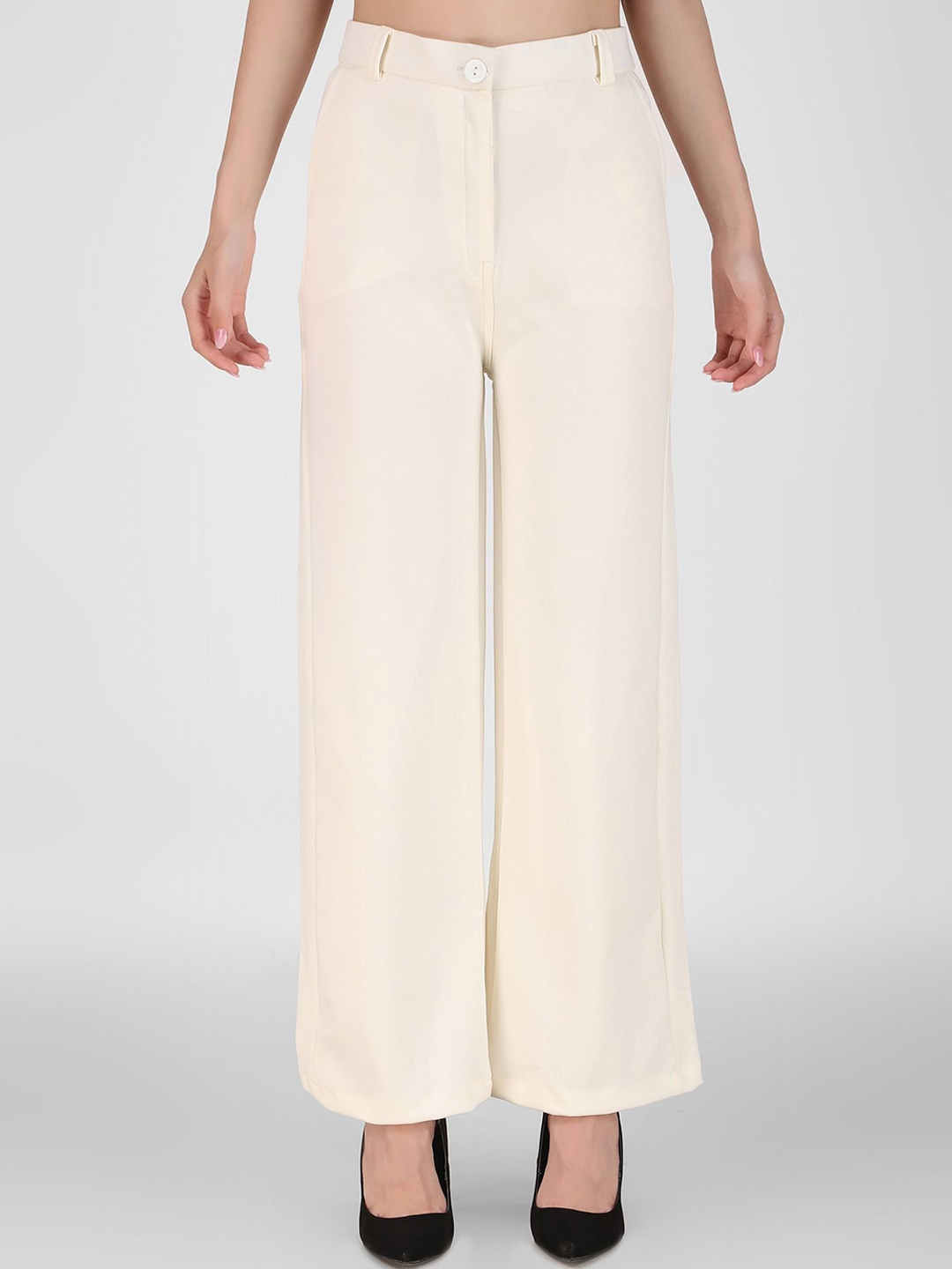 

FNOCKS Women Relaxed Flared High-Rise Trousers, Off white