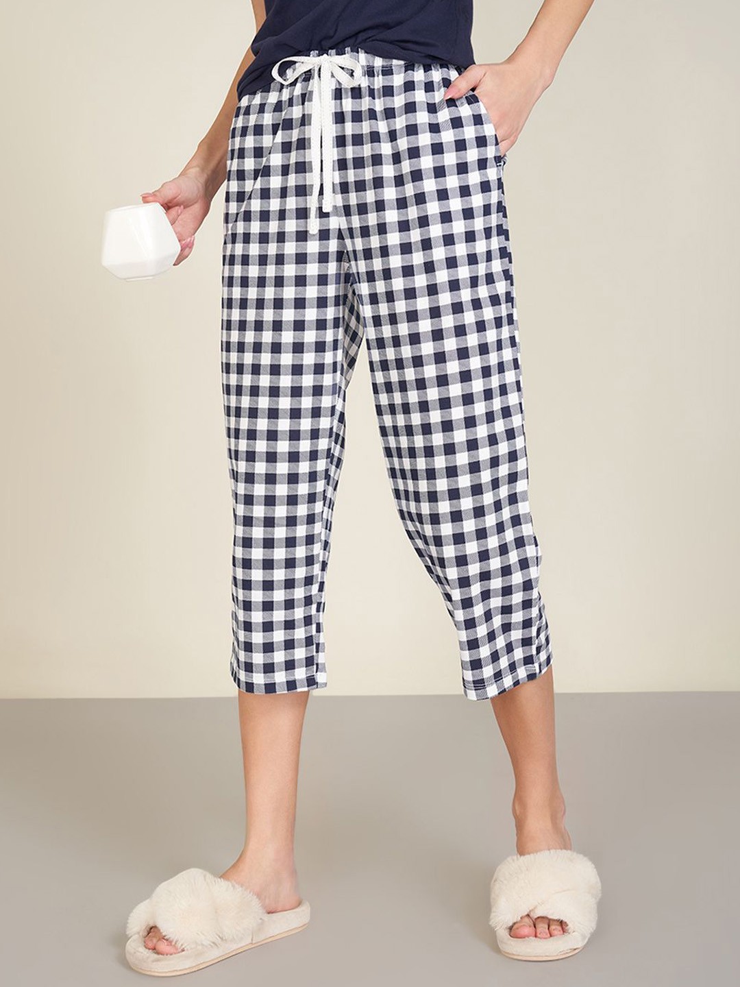 

Dreamz by Pantaloons Women Checked Cotton Mid-Rise Capris, White