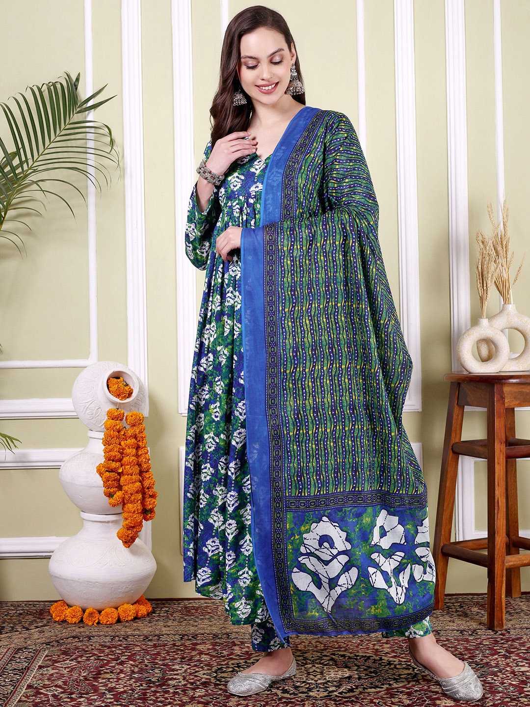 

TARANJAL Floral Printed V-Neck Empire Kurta With Trousers And Dupatta, Green
