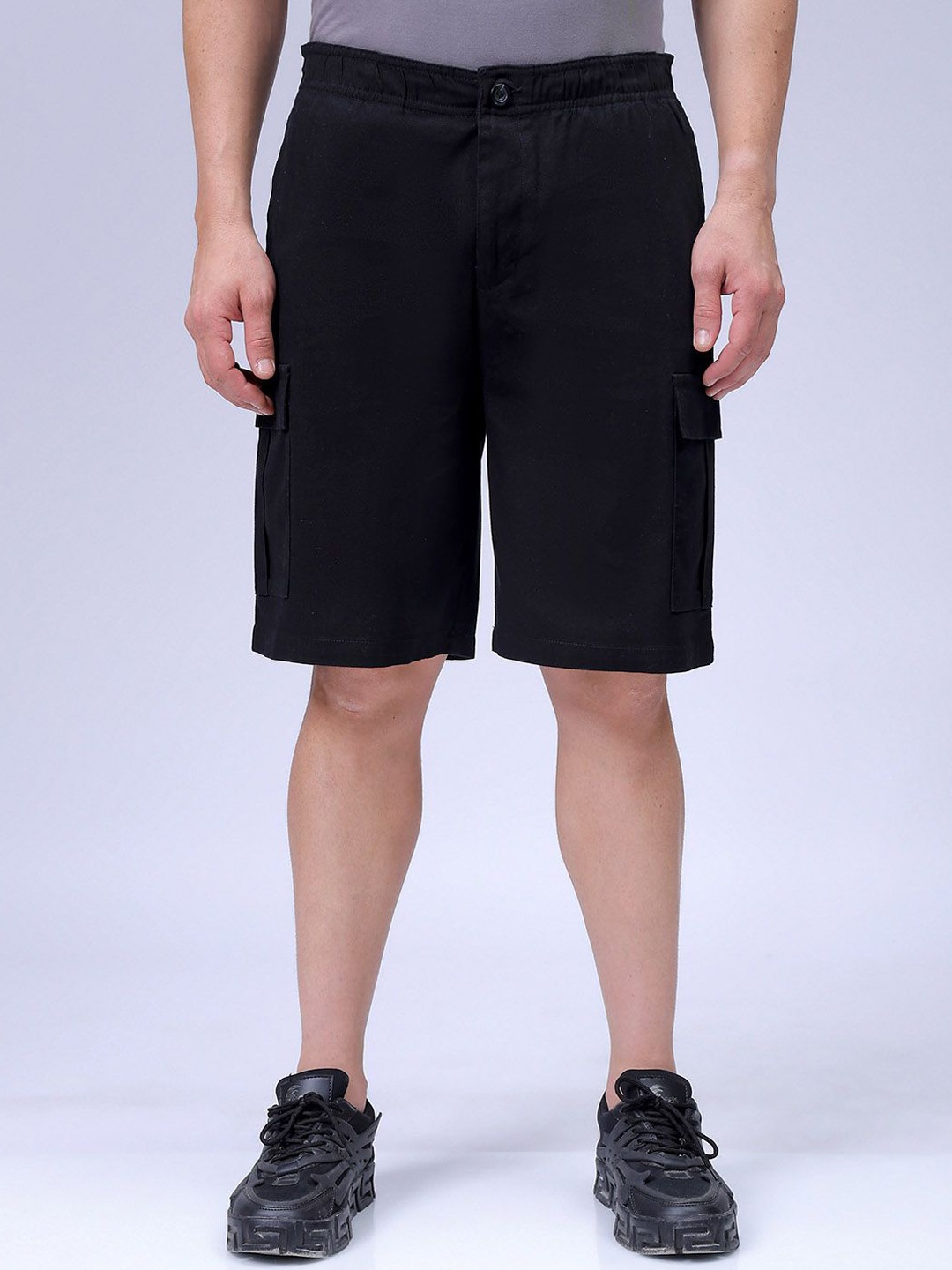 

The Indian Garage Co Men Relaxed Fit Cotton Cargo Shorts, Black